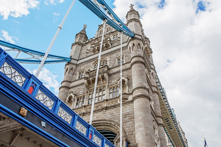 运输著名的吊桥伦敦2017年8月19日在英国伦敦塔桥从泰晤士河看图片
