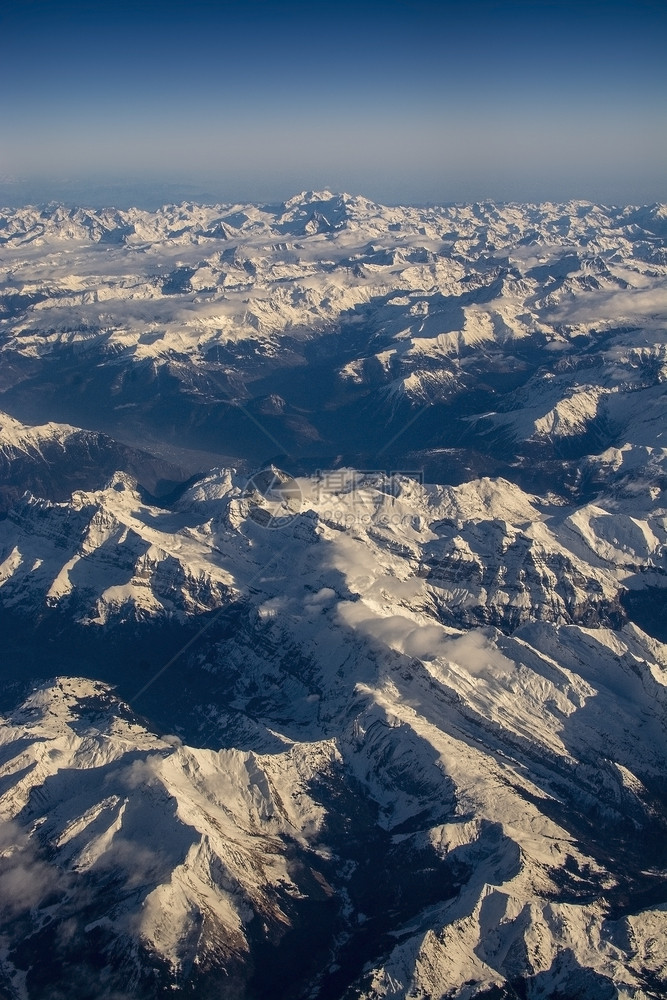 航拍阿尔卑斯山图片