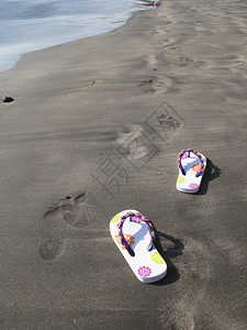 鞋类女化夏令特内里费岛卡纳利米的黑沙上图片