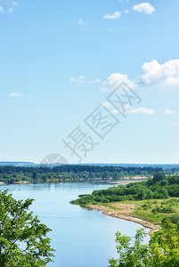 城市景观俄罗斯夏日蓝天下平静的河流户外图片