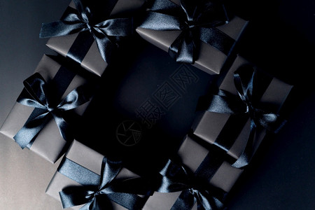 黑色星期五销售网上购物黑礼品盒市场色的互联网图片
