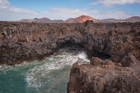 水沿海冒险洛埃尔维德罗斯海岸线熔岩洞穴悬崖和大海的兰萨罗特地貌图片