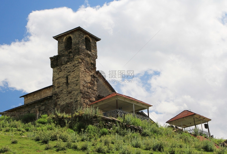 斯瓦涅提亚目的格鲁吉语古代山丘高塔和蓝天背景的色空图片