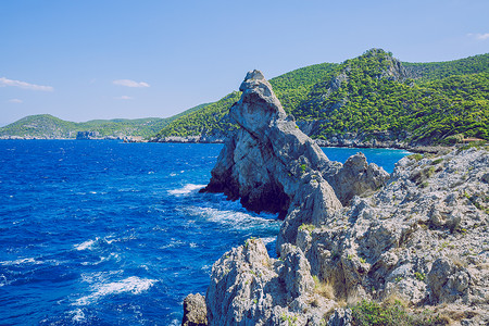 晴天2019年月3日蓝色海希腊山丘和水九月海滨高清图片