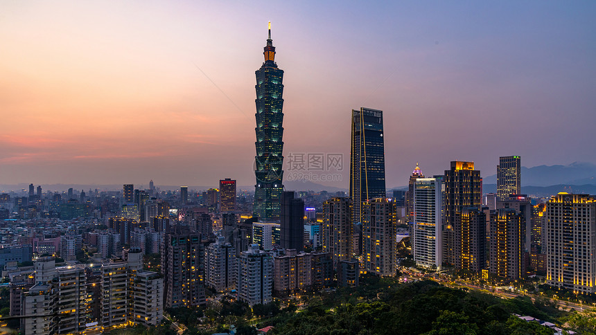 受欢迎的北美丽夕阳台北市的天际和摩大楼Skyscraper和其他现代市区建筑台北流行旅游景点的日落图片