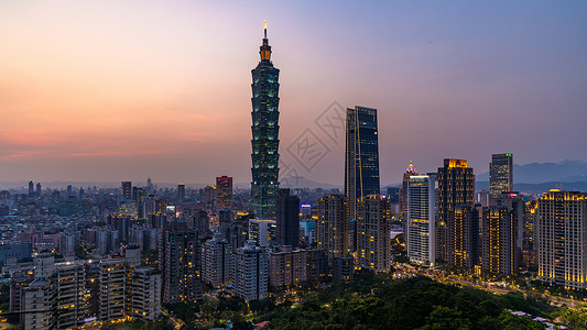 受欢迎的北美丽夕阳台北市的天际和摩大楼Skyscraper和其他现代市区建筑台北流行旅游景点的日落背景图片