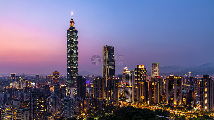 最高台北的美丽夕阳台北市的天际和摩大楼Skyscraper和其他现代市区建筑台北流行旅游景点的日落首都美丽的图片