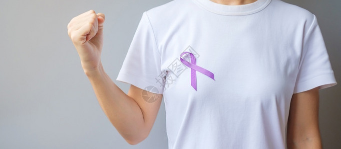 佩戴紫色丝带用于提示预防老年痴呆症图片