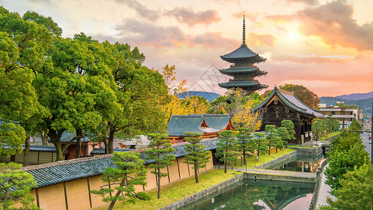 美丽的红色建筑学秋天日本落京都的Toji寺庙和木塔图片