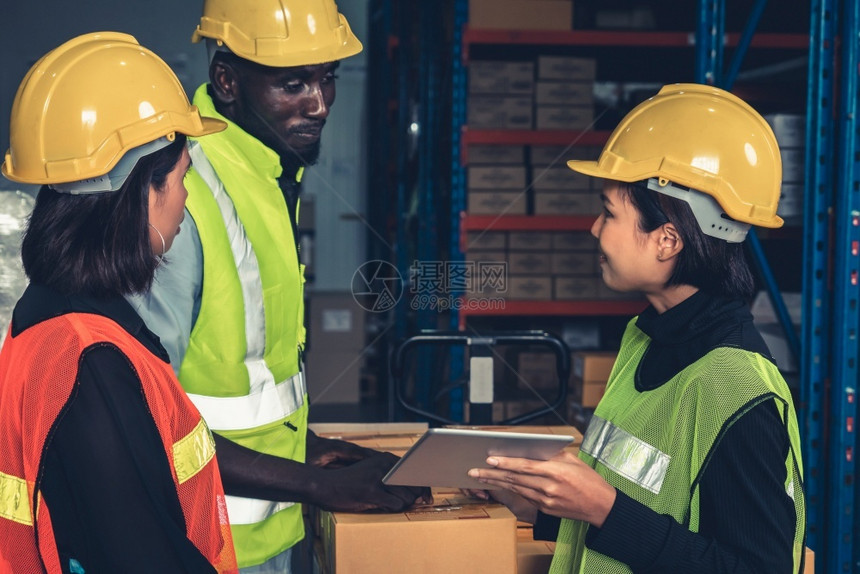 交货商业仓库工人在中协同工作物流供应链和仓库业务概念工人在中协同工作帽子图片