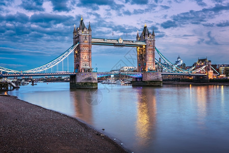 联合王国伦敦日落时著名的塔桥河镇泰晤士图片