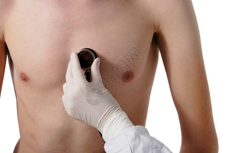 医生检测男人心跳图片