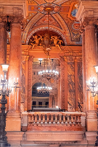 歌剧院卡尼尔法国巴黎2019年月4日巴黎歌剧院主楼梯卡尼尔大厅的内部阳台柱和马赛克阳台柱和马赛克大堂装饰风格优雅的插画