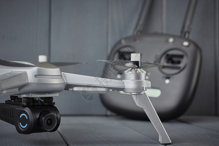飞机视频创新带有高分辨率相机和双频无线电控制的用于获取空中图像的高分辨率摄机和无线电控制的四式引擎无人驾驶飞机的侧面视图直升机车辆背景