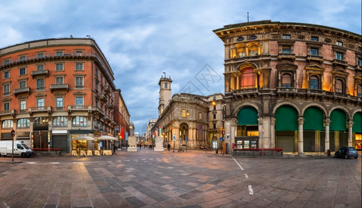 意大利米兰的教堂广场和早上的商业街尾根道城市高清图片