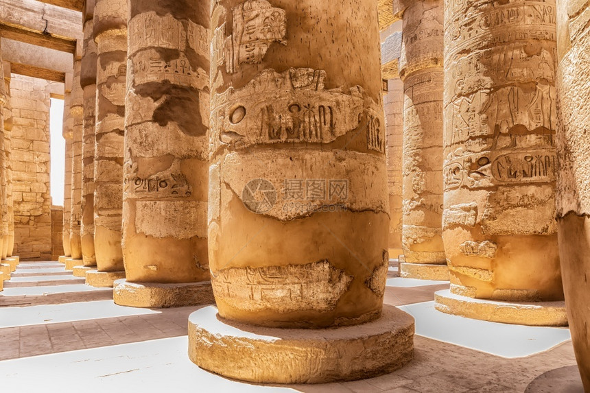 KarnakTemple埃及卢克索假冒式大厅各栏埃及人柱式象形文字图片