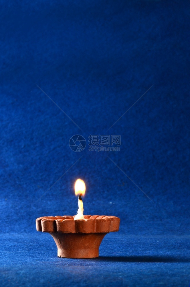 戴瓦利庆典期间点燃的Claydiya灯声欢迎卡片设计印度光节叫做Diwali假期印度教夜晚图片