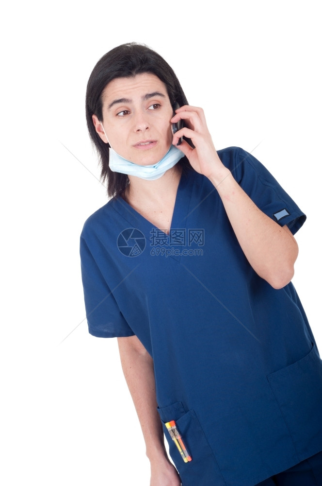 有关穿制服的女医生在电话上交谈时以白色背景与外界隔绝细胞工人医院图片