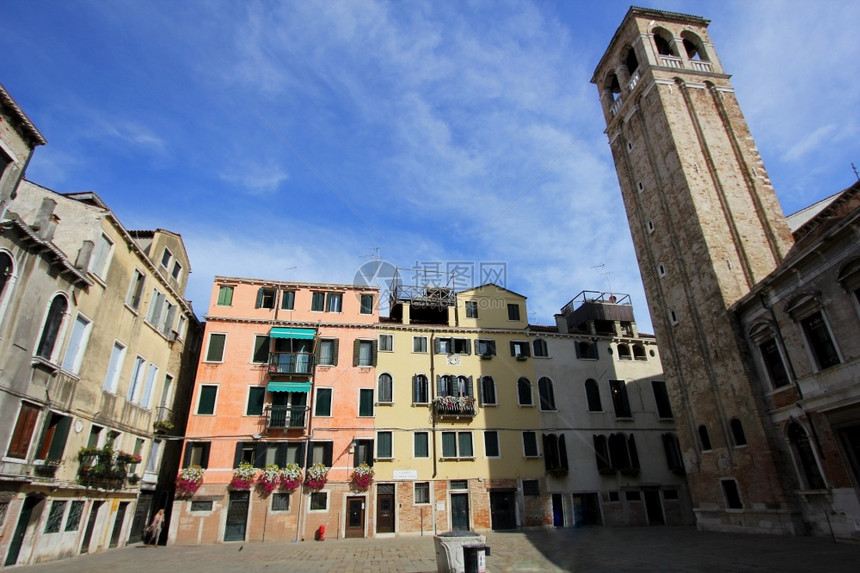 颜色钟楼目的地意大利威尼斯SanPolo区CampoSanSilvestro广场美景图片