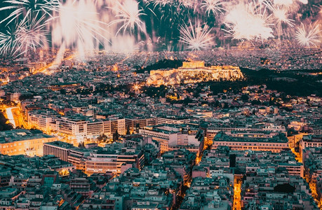 柱子雅典新年的烟花节日庆祝活动爆炸地标图片