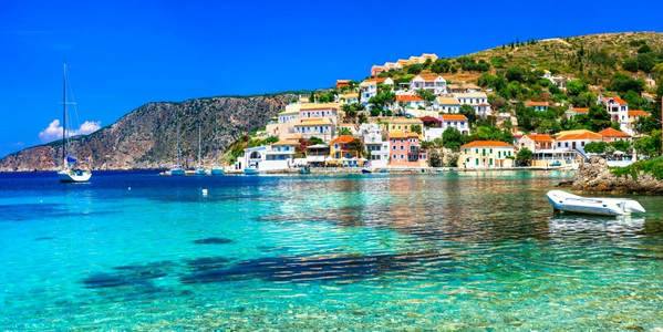阿索斯希腊爱奥尼亚岛凯法利美丽多彩的村庄五缤纷房屋凯法利尼亚岛图片