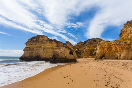 海岸线葡萄牙阿尔加韦拉各斯大西洋沿岸的洛基悬崖葡萄牙阿尔加夫晴天自然图片