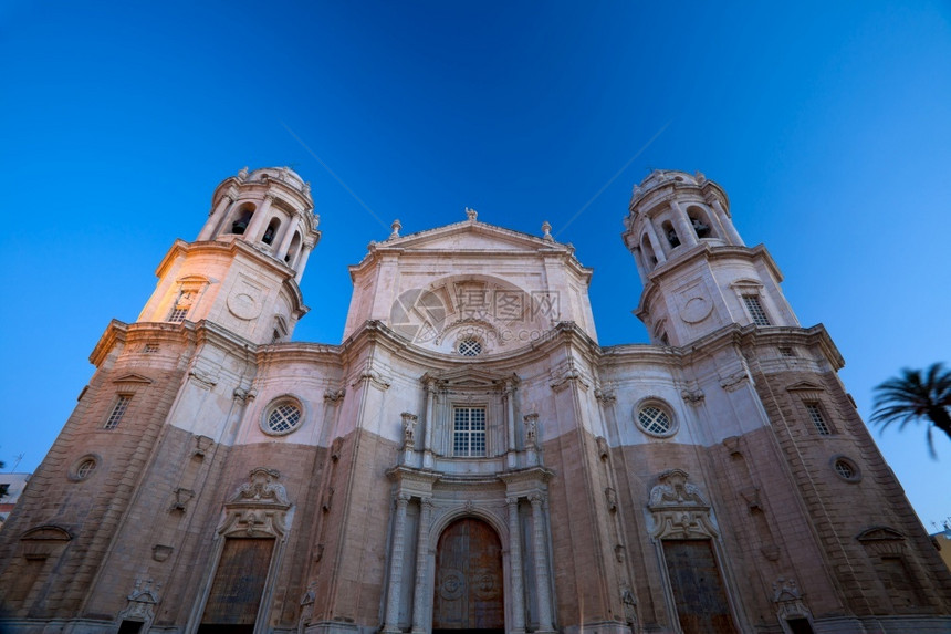 建成阿莱利历史的卡迪兹大教堂古城卡迪兹大教堂新古典风格的伟大教堂图片