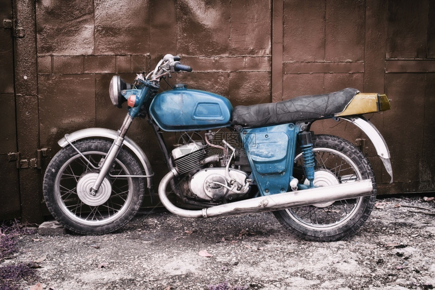 感旧蓝色摩托车回收设计瓜拉纳皮蓝色的图片