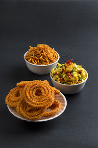 法赞达印度人香脆的干燥印度小吃Chaklichakali或Murukku和BesanGram面粉Sevchivadachiwada排灯背景