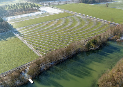 空中照片新的排水管道以在春季排干耕地无人驾驶飞机景观器模式图片