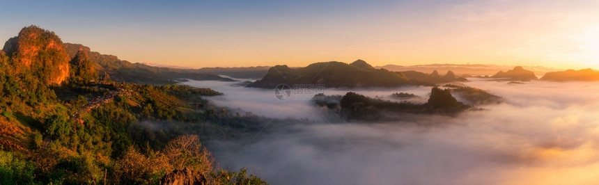 田园诗般的贾博全景山晨雾ViewpointPhaMokBaanJabo位于泰国湄宏顺省BaanJabo是泰国最令人惊叹的薄雾或之图片