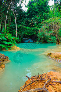 春天老挝LuangPraprabang的美丽风景绿松石墙纸图片