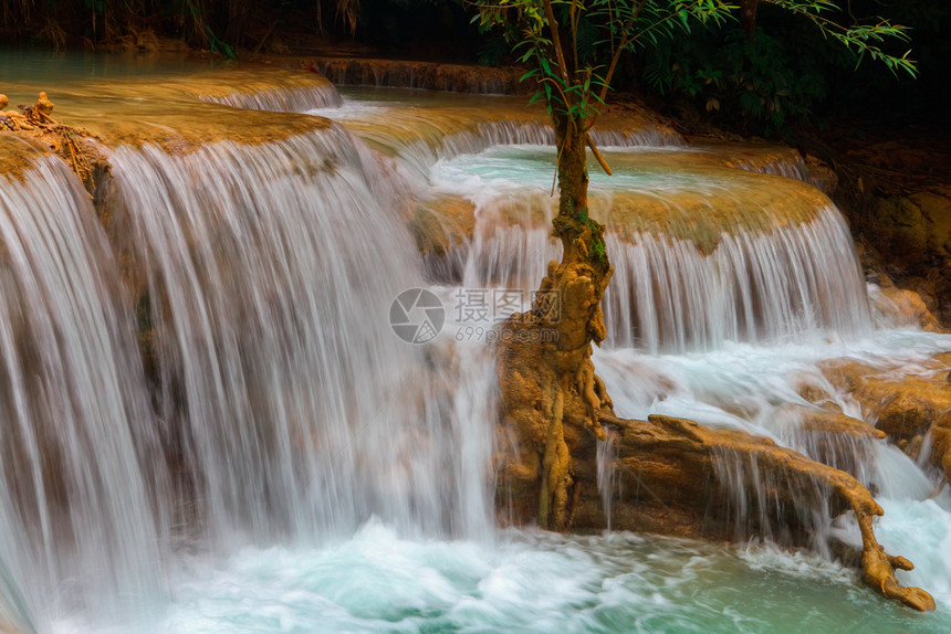 闪电下游老挝LuangPraprabang的美丽风景旅行图片