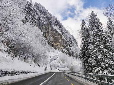 冬季雪景公路图片