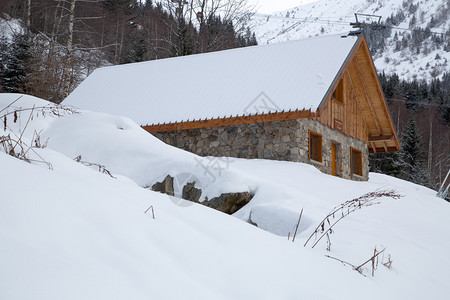 冬季雪景木屋背景图片