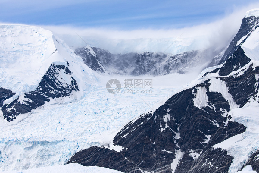 南極附近高山的黑岩峡谷中巨大的冰河系山脉川南极图片