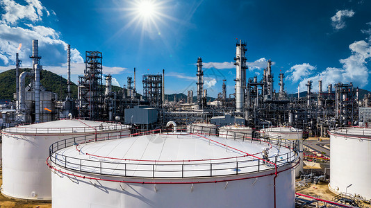 建造炼油厂生产管道高清图片