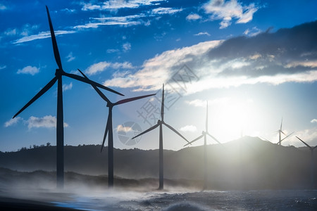 生态风力涡轮发电机剪影在晚上海洋岸线菲律宾替代可再生能源产轮廓保护背景图片