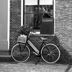 古董骑自行车欧洲床和早餐前的鲜花自行车欧洲阿姆斯特丹图片