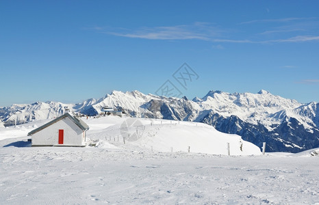 冬季雪景村庄图片