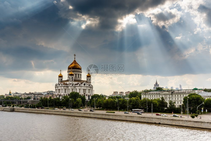 俄罗斯莫科救主大教堂的阳光照耀着俄罗斯莫科镇景观图片