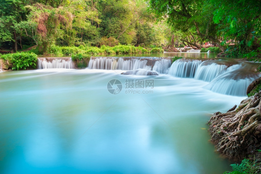 自然泰国NamtokChetSaoNoiSaaburi森林中美丽的瀑布公园水景图片