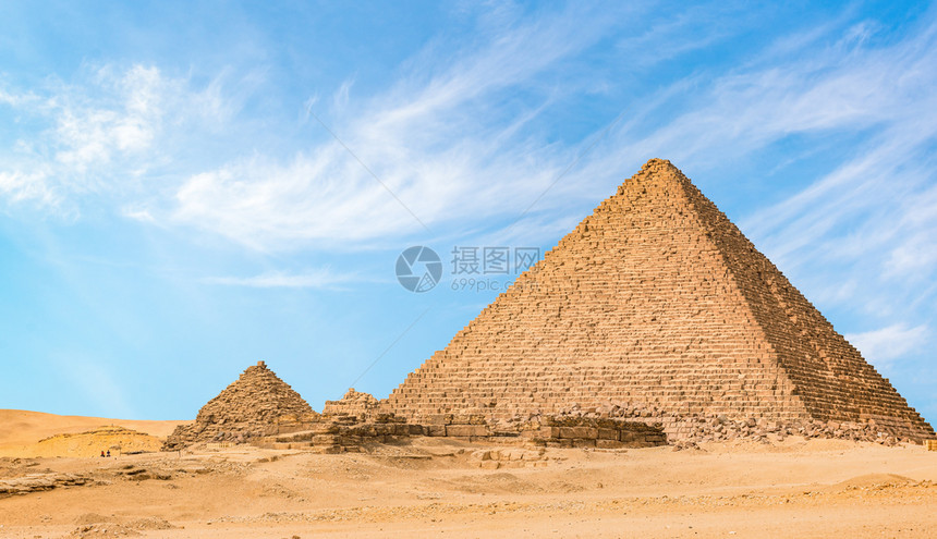 埃及Giza沙漠的Menkaur大金字塔埃及Menkaur金字塔埃及人高原景观图片