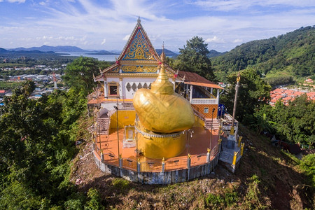 均衡Kyaikhtiyo寺庙泰国普吉的空中观察建筑学山背景图片