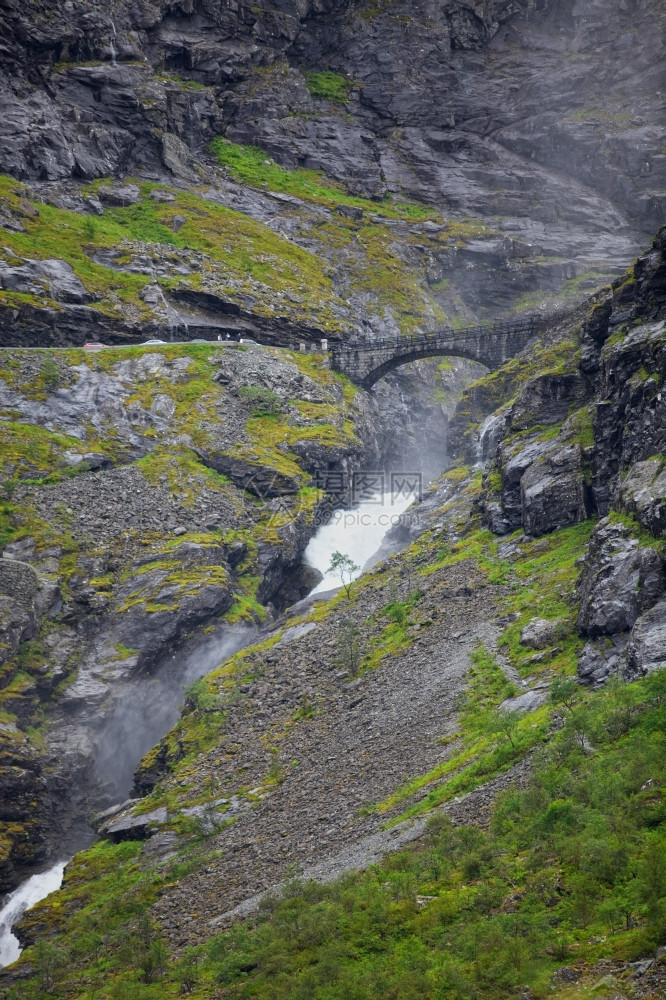 小路吸引力危险的挪威TrollstigenTrolstigen图片