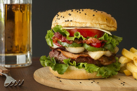 牛肉高清晰度照片美味满的汉堡包啤酒杯优质照片好样的汉堡包可口经典的图片