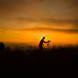 美丽的多雾路段闪电拍摄日落时风景照片的摄影记者周光片图片
