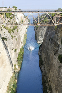 希腊语海峡科林斯运河是一条连接希腊爱琴海科林斯湾和萨龙波科林斯式图片