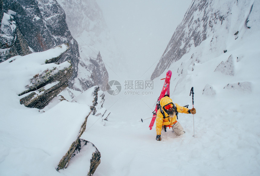 冬季滑雪者图片