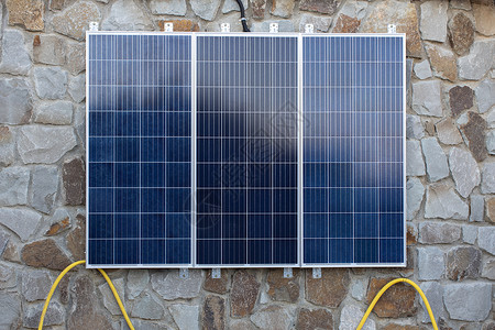 三段式在房屋墙壁安装太阳能电池系统用于蓄积电力的三分板面环境友好和经济的家庭电气化绿色能源等概念环保型家庭电气化和绿色能源来力量设计图片